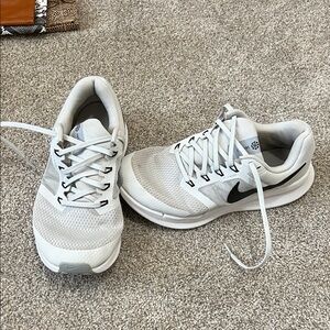 Nike Women's White and Black Athletic Running Shoes
